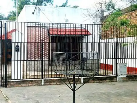 Muy linda casa en un contexto residencial agradable.