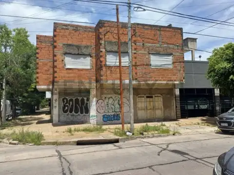 20 esquina 56. VENTA LOCAL COMERCIAL EN ESQUINA. ZONA PLAZA ISLAS MALVINAS.