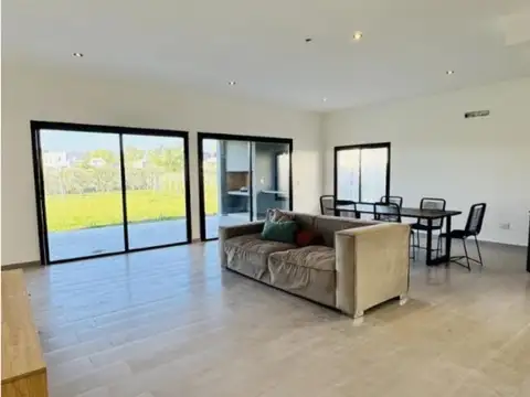 Casa en Venta en Pilar del Este - Santa Elena, USD 215.000