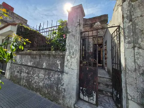 SE VENDE TERRENO EN CALLE  CESAR H. BACLE, VELEZ SARSFIELD, EXCELENTE UBICACIÓN.