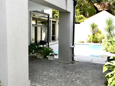 Casa en Alquiler con 1 cochera