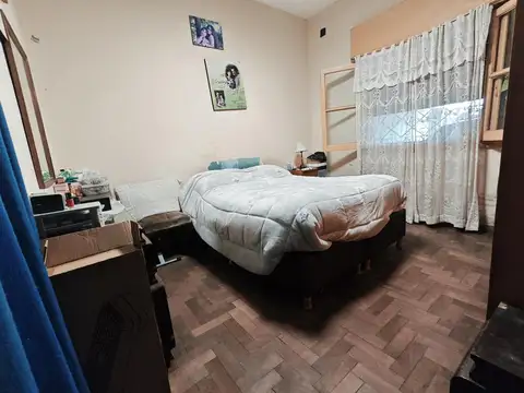 CASA EN VENTA DE 4 AMB EN TAPIALES SOBRE AVENIDA