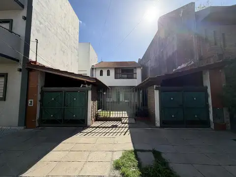 Chalet en Venta en Palomar de 6 Ambientes 3 Baños Quincho Fondo F: 10922