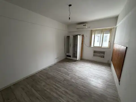 DEPTO DE 1AMB. de 20Mts2,  EN BUEN  ESTADO  con ambiente de 3x5 , kitchenet y baño completo APTO PROFESIONAL