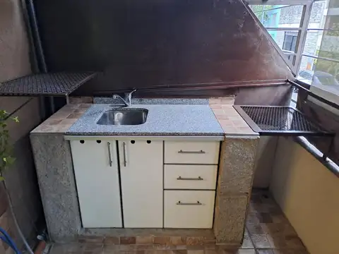 MONOAMBIENTE AL FRENTE CON BALCON y BAULERA.