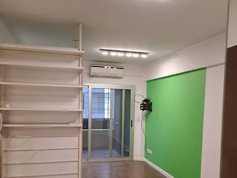 MONOAMBIENTE AL FRENTE CON BALCON y BAULERA.