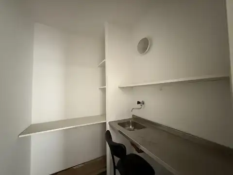 VENTA - OFICINA COMERCIAL CON KITCHENETTE PRIVADA - CENTRO