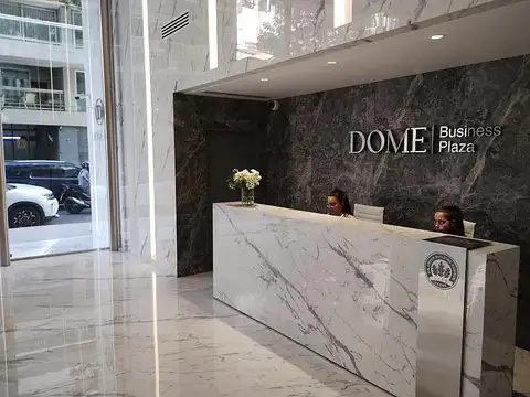 Oficinas en venta en edificio corporativo de curtain wall sobre Libertador en esquina con Olazábal