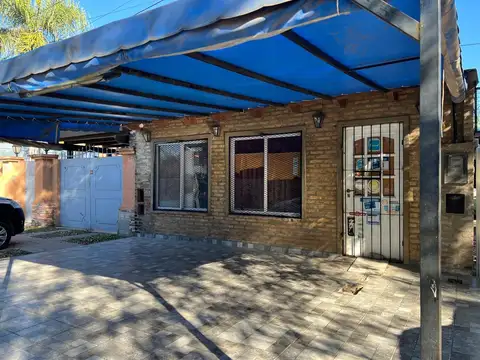 Venta Casa 4 Dormitorios con Local comercial en Funes Centro