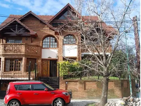 CASA 5 AMBIENTES EN ALQUILER EN VICENTE LÓPEZ