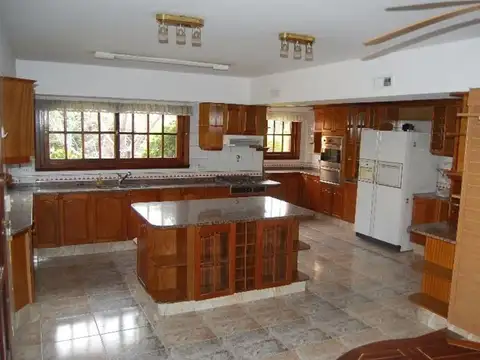 Casa 5 ambientes con 3 baños