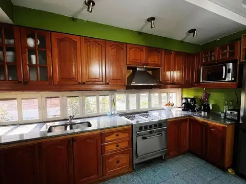 Casa 5 ambientes con 4 baños