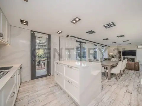 VENTA – Casa de categoría 7 ambientes con pileta, quincho y jacuzzi | Comarcas de Luján