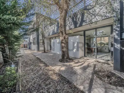 Casa 7 ambientes con 5 baños