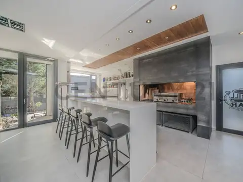Casa 7 ambientes con 5 baños