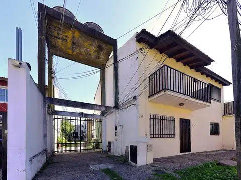 Depto Tipo Casa en Venta con 1 cocheras