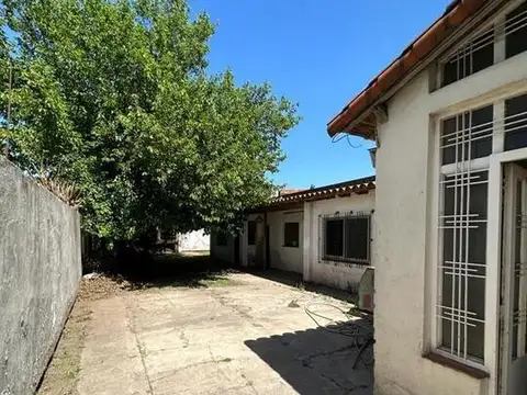 Casa 7 ambientes con 2 baños