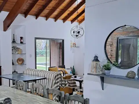 Casa en Venta con 3 cocheras