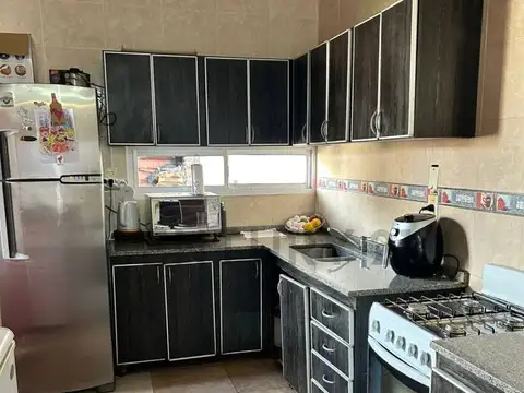 Casa 6 ambientes con 2 baños