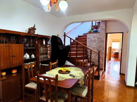 Casa 12 ambientes con 4 baños