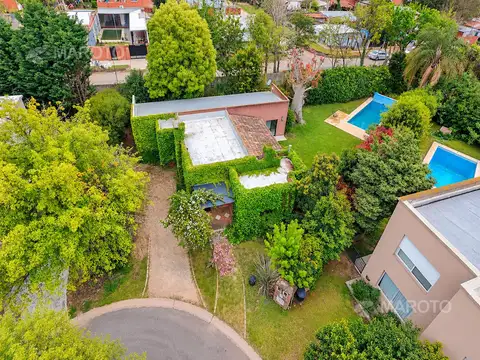 Casa en Venta con 2 cocheras