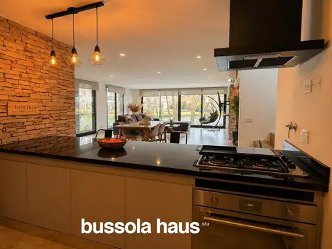 Casa 4 ambientes con 4 baños