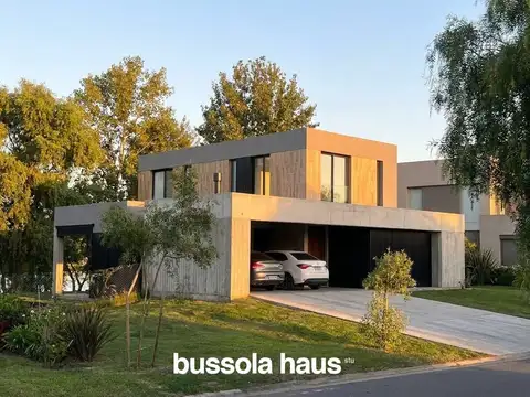 Casa 3 dormitorios en alquiler a la laguna Canton Norte Escobar