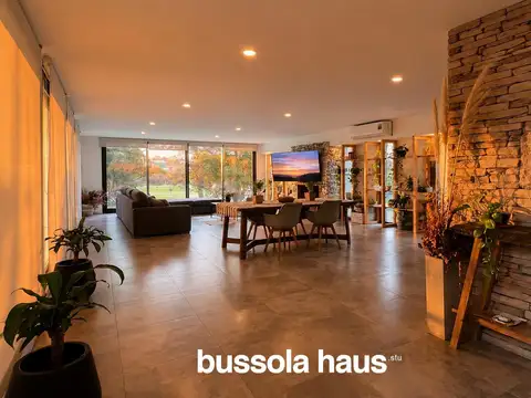 Casa 4 ambientes con 4 baños