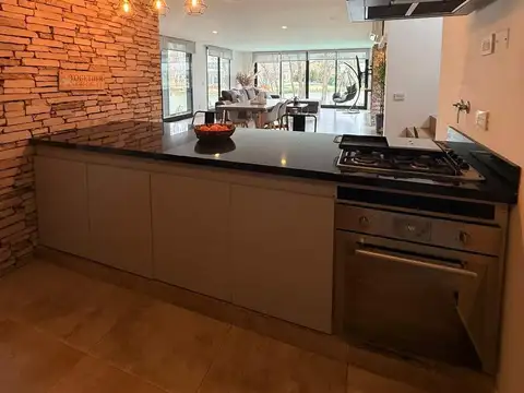 Casa 3 dormitorios en alquiler a la laguna Canton Norte Escobar