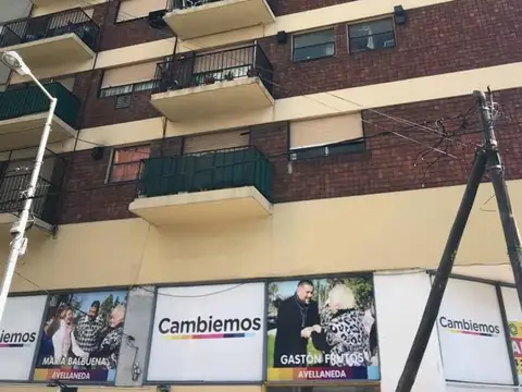 2 AMBIENTES MUY LUMINOSOS SOBRE AVDA. MITRE 