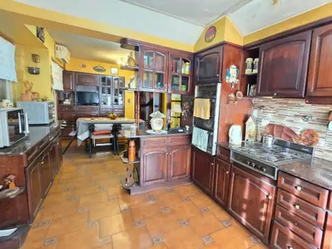 Casa 5 ambientes con 3 baños