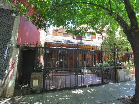 Duplex 4 ambientes Cochera patio