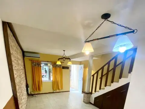 Depto Tipo Casa en Alquiler de 4 ambientes