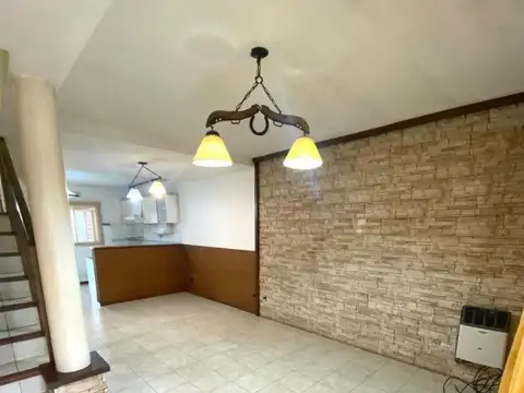 Depto Tipo Casa en Alquiler de 3 dormitorios