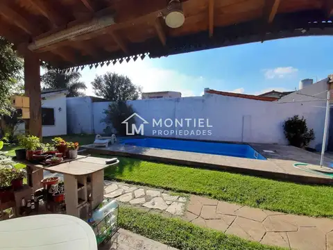 Casa 5 ambientes con 2 baños