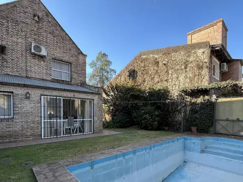 Casa 5 ambientes con 2 baños