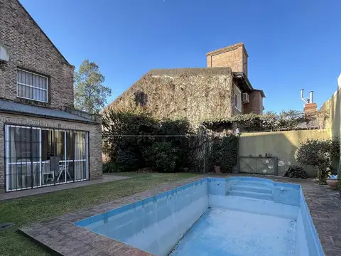 Casa en Alquiler con 1 cochera