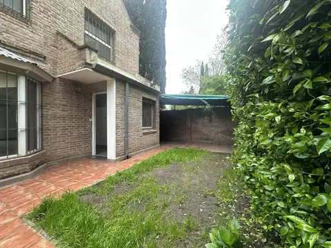 Casa en Alquiler con 1 cochera