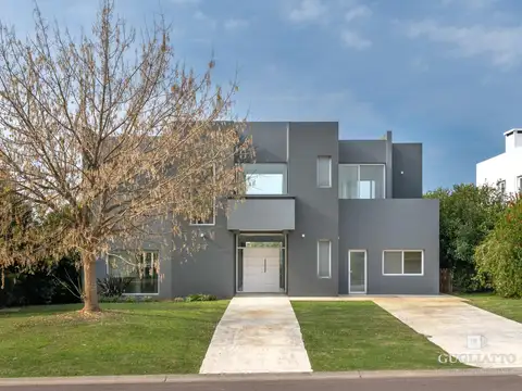 Casa con vista al golf y a la laguna