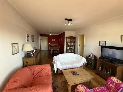 Yrigoyen  al 7800/ 6to piso