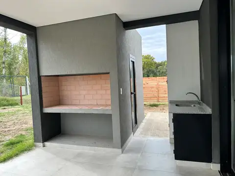 Casa 5 ambientes con 4 baños