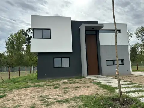 Casa Chalet  en Venta en Nativas, Puertos, Escobar
