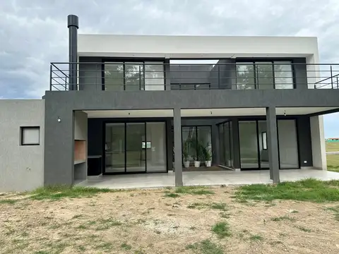 Casa Chalet  en Venta en Nativas, Puertos, Escobar