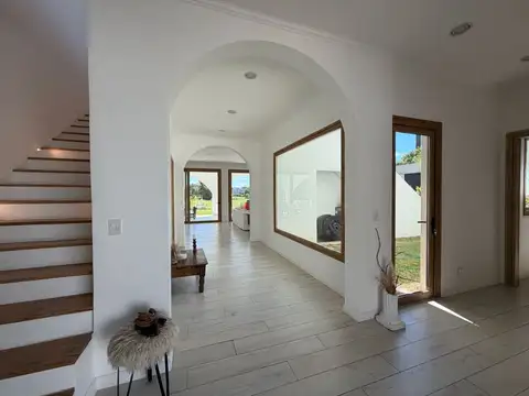 Casa 4 ambientes con 4 baños