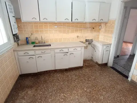 San Lorenzo 300, Piso 1