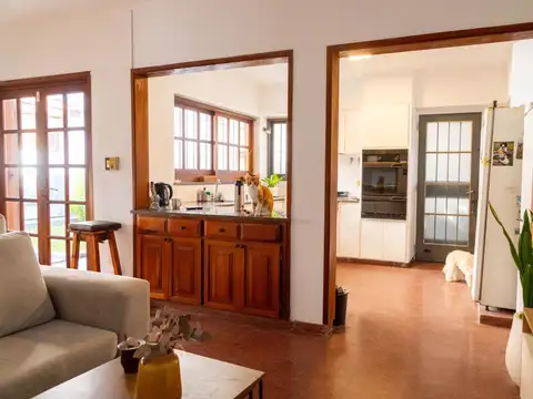 Casa 4 ambientes con 2 baños