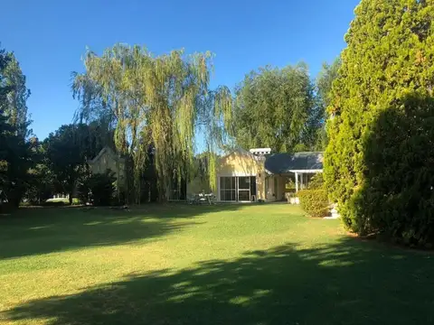 Casa 6 ambientes con 5 baños