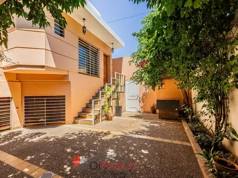 Casa 6 ambientes con 2 baños