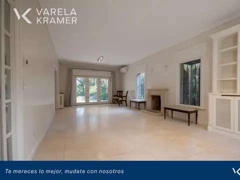 Casa 9 ambientes con 5 baños