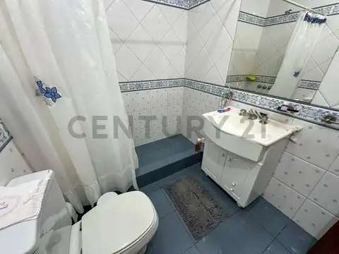 VENTA CASA JOSE MARMOL 4 AMBIENTES MUY AMPLIOS 2 COCHERAS CUBIERTAS